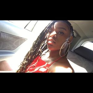 Meet your Posher, Monique